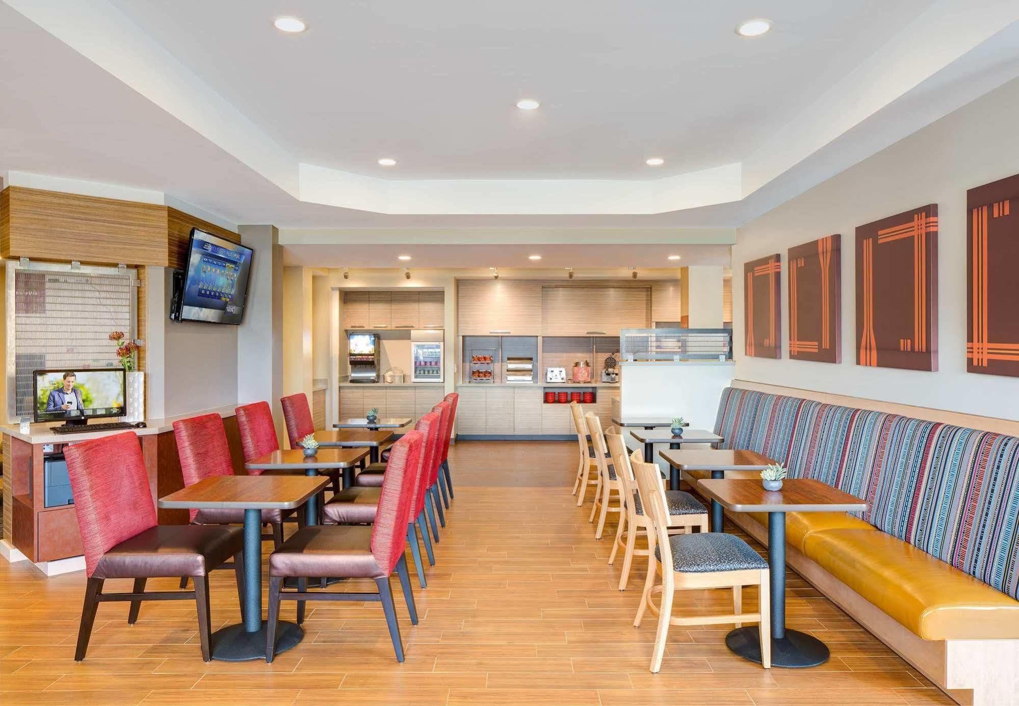 Towneplace Suites By Marriott Charleston Airport/Convention Center Норт-Чарлстон Екстер'єр фото